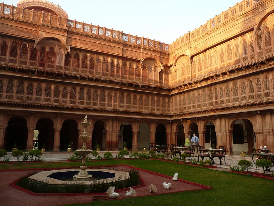 lallgarh palace